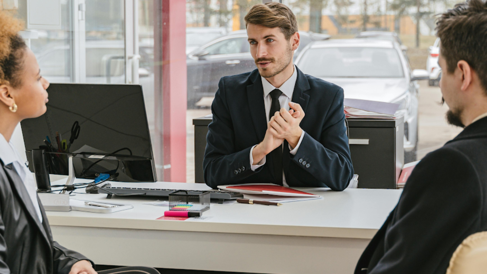Travel agency consultant advising clients on strategies to stand out in a competitive market.