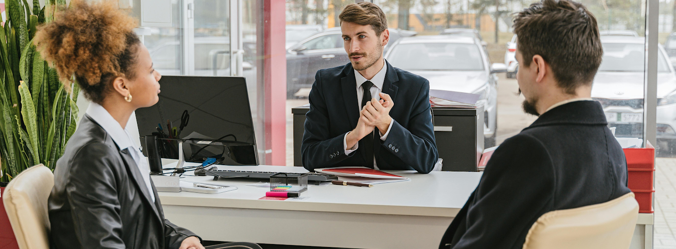 Travel agency consultant advising clients on strategies to stand out in a competitive market.